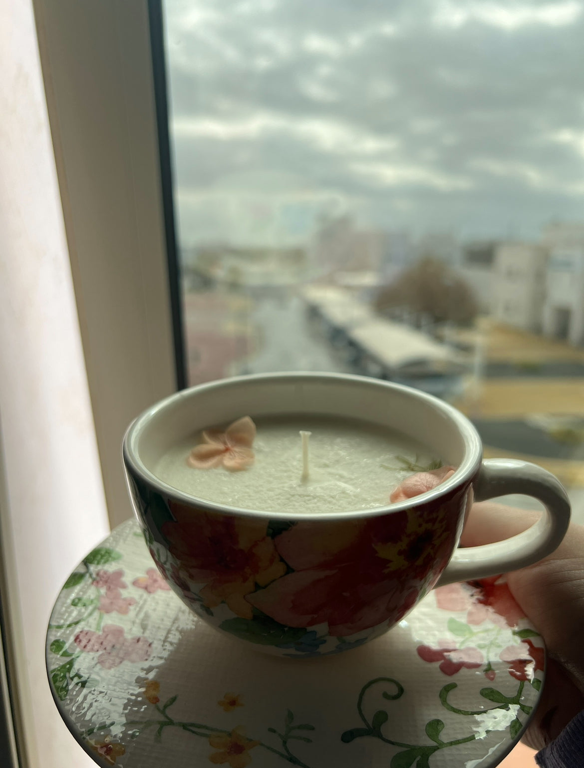 Tea cup candle