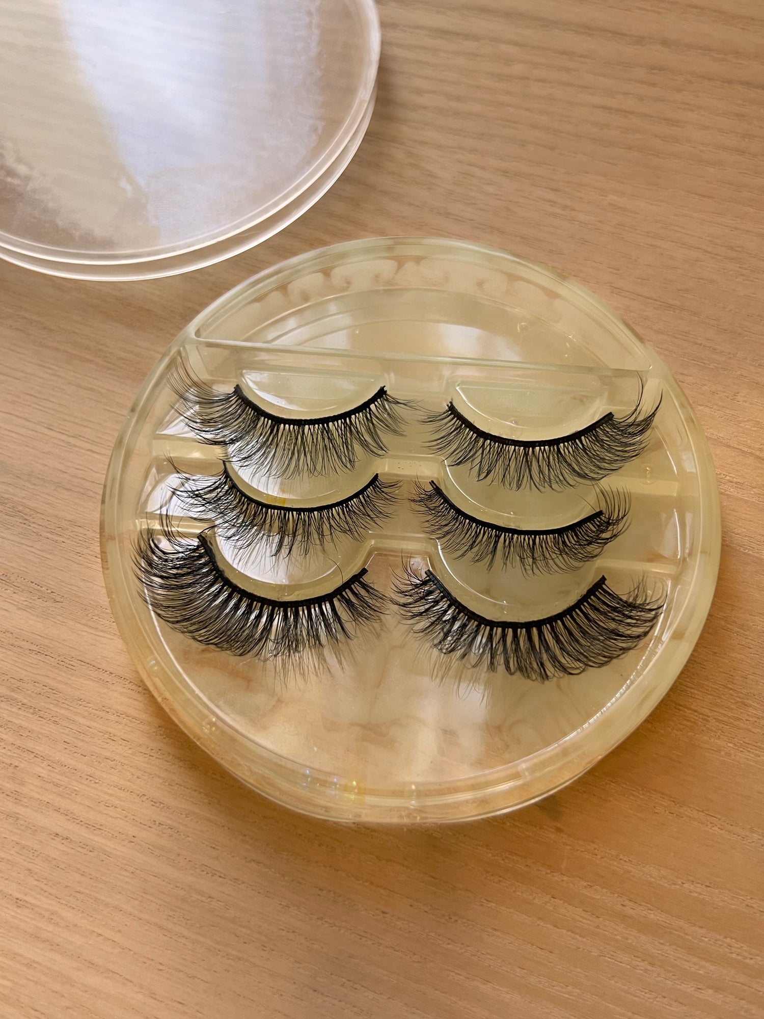 Eyelashes and Eyelashes Container